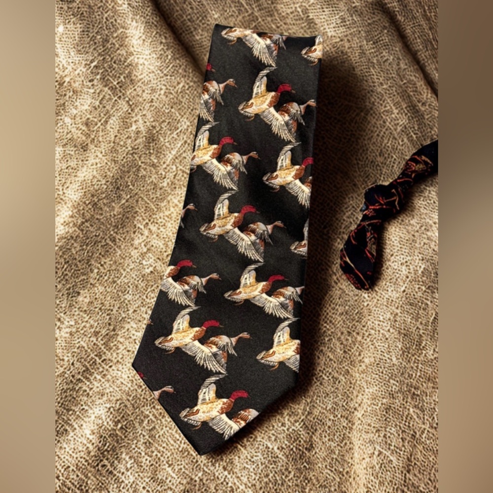 MERCEDES High Fashion Black Tie w/ Flying Duck Design